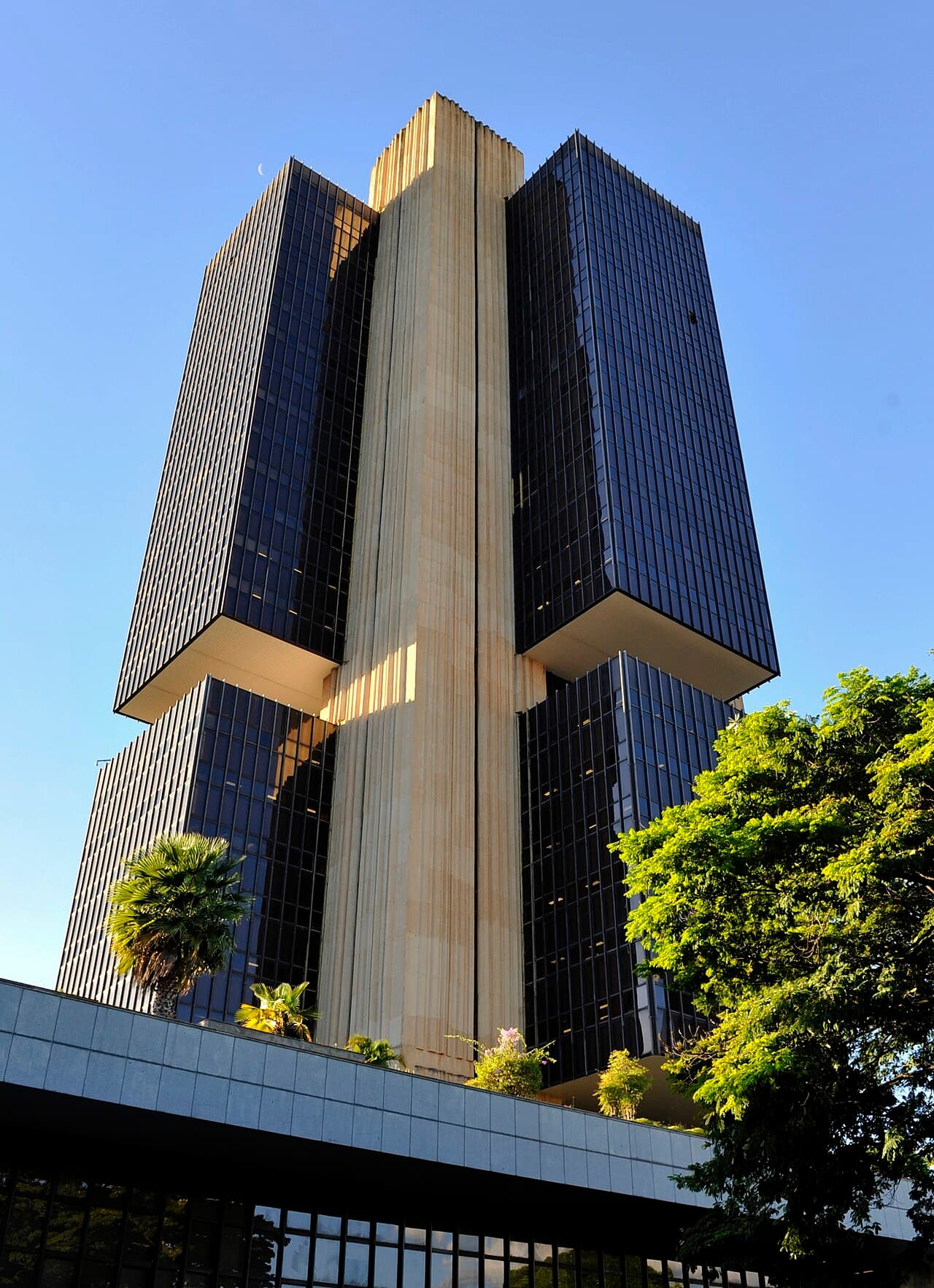 Brazil’s Central Bank Eliminates Contactless Pix Limit, Pressuring Banks to Modernize B2B Cash Management