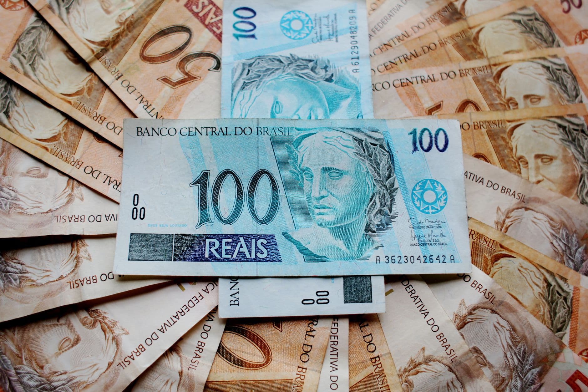 Brazil Treasury Signals Marginal Rise in Foreign Currency Debt Target to 7%