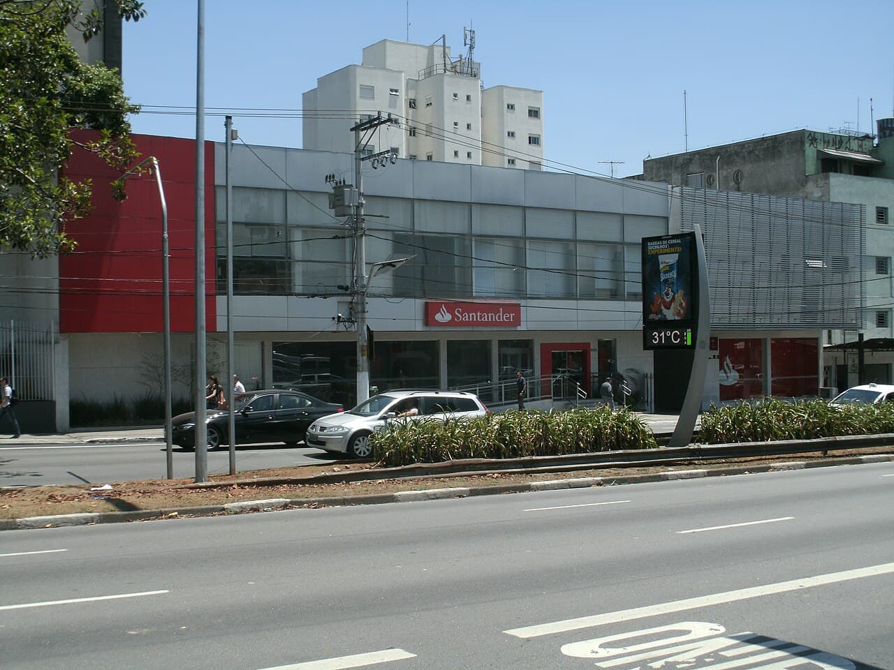 Santander Brasil SANB11 Units Surge 13% on Voluntary OPA; Reduced Liquidity Risks Loom for Investors