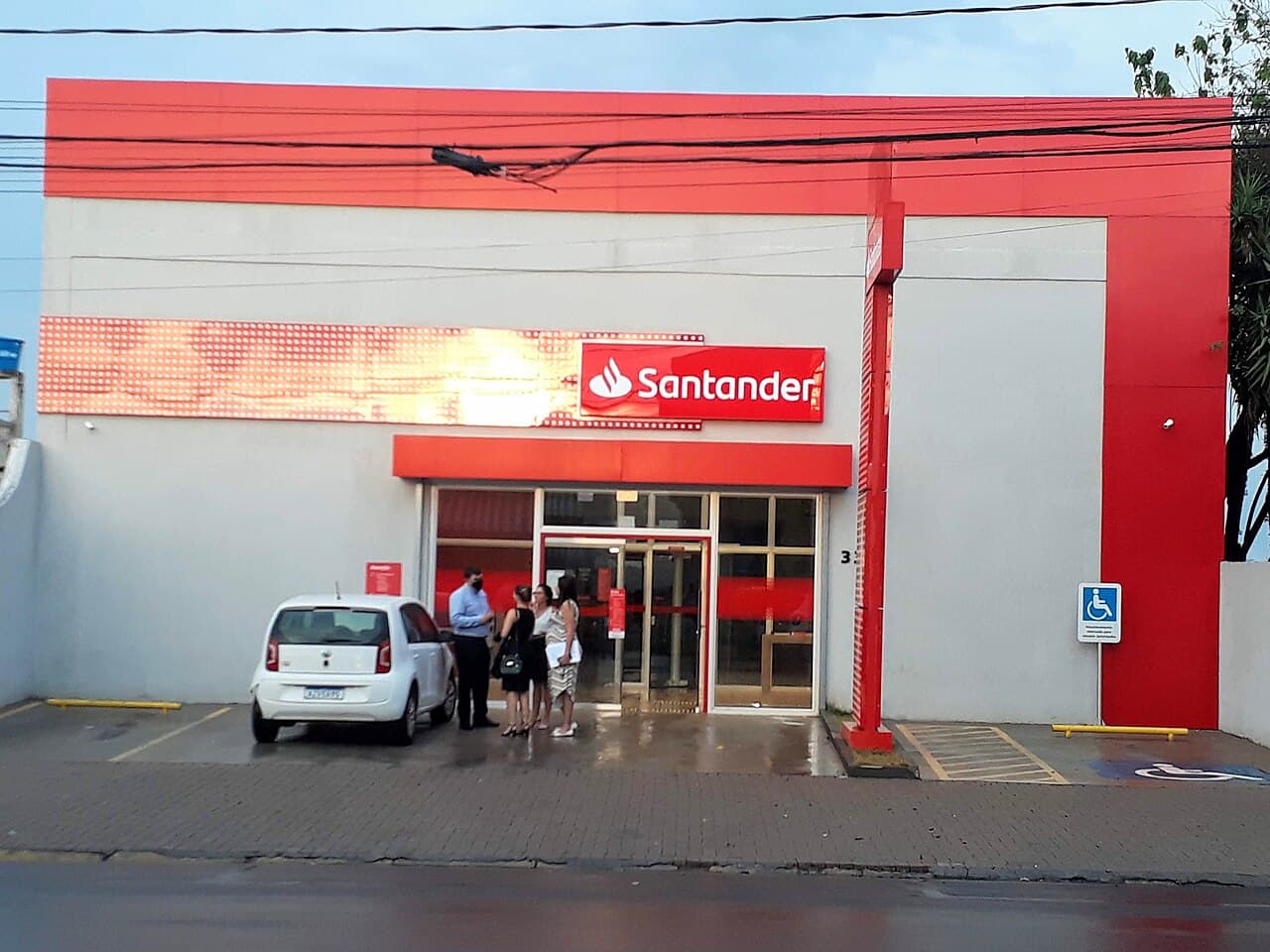 Santander Brasil ROE Plunges to 12.5% as Increased Provisions Sink Q2 Profit