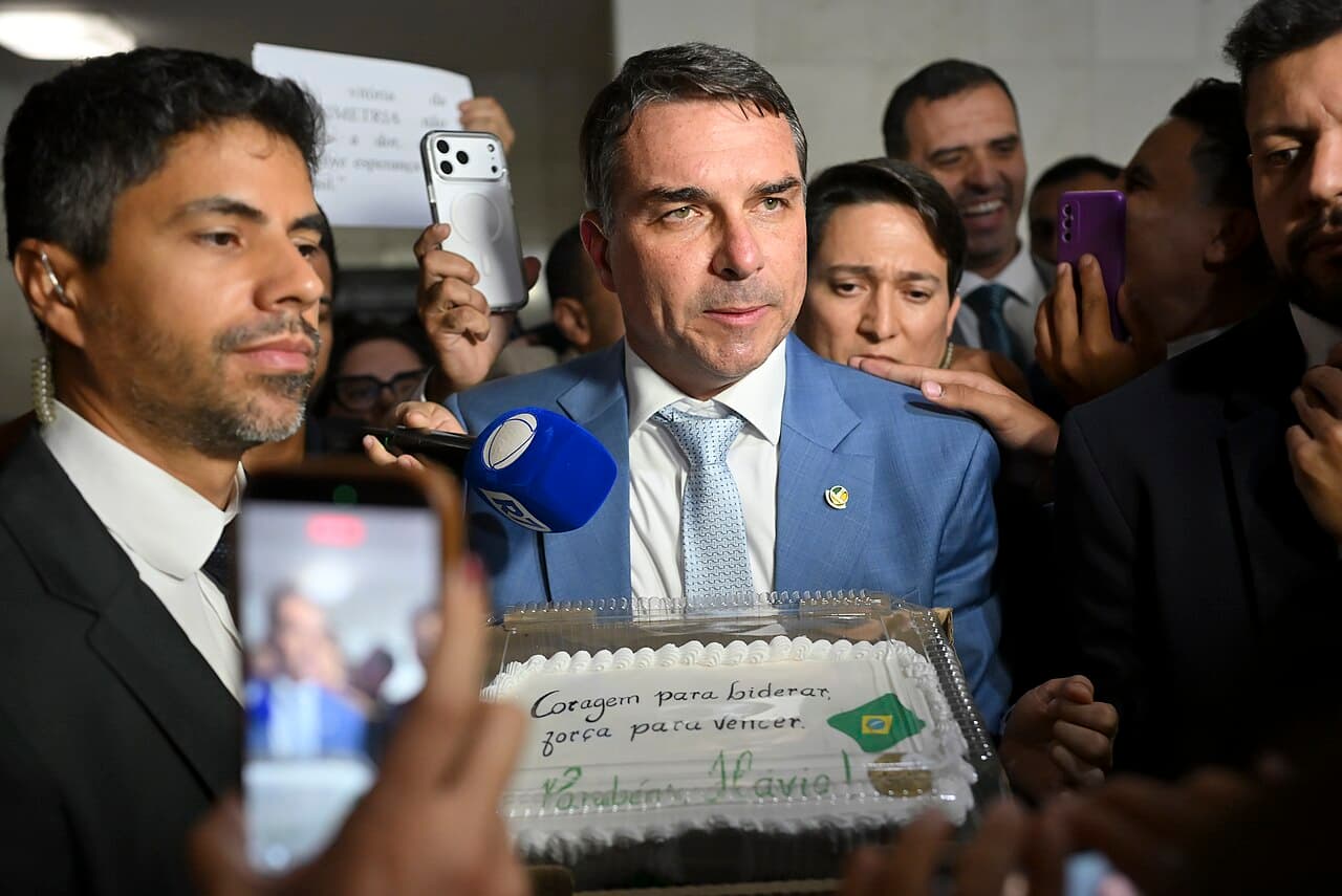 Brazil Electoral Court Upholds Ban on Viral Fake News Targeting Flávio Bolsonaro