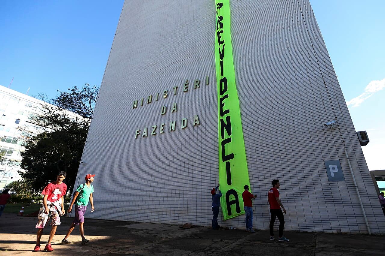 Brazil Finance Ministry Suspends 14 Betting Sites Over Failure to Report Fiscal Data