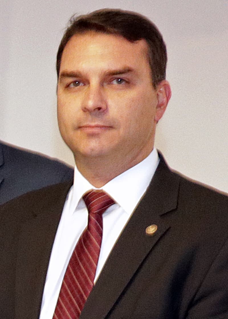 Flávio Bolsonaro Targets Tax Reform 'Split Payment' to Woo Businesses