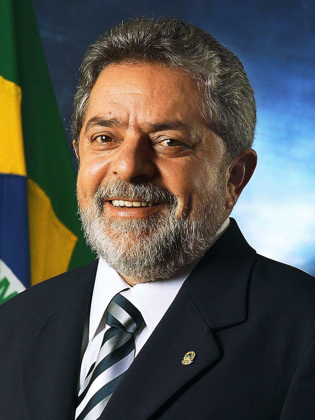 Lula Government Hikes Flagship Welfare Program by 15% Weeks Before Brazil Presidential Election