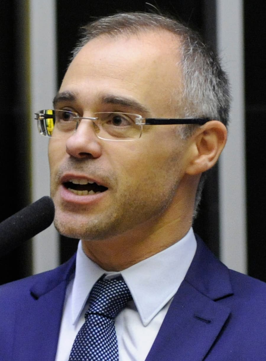 STF Minister Mendonça to Retain Lulinha Inquiries, Escalating Judicial Risk for Lula